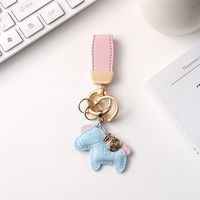 Promotion : Pendentif de sac de luxe en cuir, motif poney, avec pompon, pour femme, ornement animal, porte-clés de voiture, breloque de sac de créateur en forme de cheval, pour filles