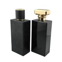 Emballage de parfum noir rectangulaire de 100ml Bouteille d'atomiseur à sertir en verre vide avec pulvérisateur et bouchon en or noir