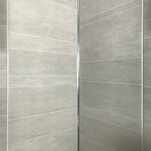 Paneles de <span class=keywords><strong>pared</strong></span> para <span class=keywords><strong>baño</strong></span>, <span class=keywords><strong>revestimiento</strong></span> de <span class=keywords><strong>PVC</strong></span>, efecto de azulejo de mármol gris, 250x8mm - Product Image 2