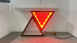 Bar à <span class=keywords><strong>vin</strong></span> au design triangulaire avec porte-gobelets, emplacements pour bouteilles et rangement ouvert - Product Image 3