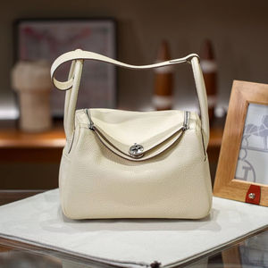 Nuevo Bolso Bandolera Rojo Versátil y Lindo para Mujer, Diseño Exclusivo de Piel Genuina con Forma de Almohada, Dos Estilos Modernos - Product Image 1