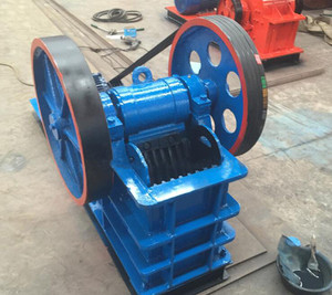 เครื่องบดหินแกรนิตแบบกรามประสิทธิภาพสูง ห้องบดละเอียด ใช้เครื่องยนต์ดีเซล สำหรับหินบะซอลต์ขนาดเล็ก ราคาประหยัด - Product Image 1