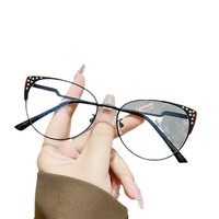 Nouvelles montures de lunettes œil-de-chat pour femmes, entièrement montées, incrustées de diamants, design métallique tendance, verres unis, modèle populaire sur internet