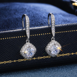 Orecchini quadrati scintillanti per donna, gioielli eleganti e alla moda - Product Image 4