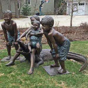 Bronzen Naakte Jongen Tuinbeeld Sculptuur Hete Gietende Bronzen Kinderen Op Alligator