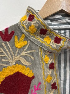 Chaqueta Étnica de Lujo con Bordado Suzani Indio, Chaqueta de Terciopelo Unisex para Primavera, Abrigo Boho Suzani para un Estilo Boho Elegante - Product Image 6