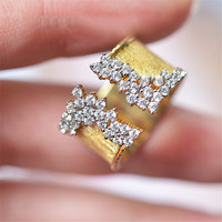 CAOSHI Neu eingetroffen: Modischer Bandring für Damen, Schmuck mit Zirkonia-Stein, Drahtzieher-Optik, 18 Karat Goldfarben, breiter Ring für Damen, Großhandel