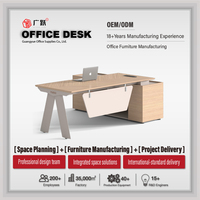 Bureau de direction moderne de luxe en forme de L avec structure en acier, grande table de bureau pour espace de travail de direction