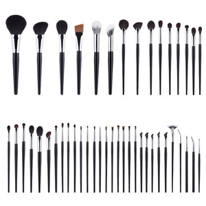 Set de 45 Pinceaux de Maquillage Professionnels de Luxe Entièrement Noirs en Poils de Chèvre Naturels pour Femmes, Logo Personnalisé et Haute Qualité en Marque Blanche - Product Image 5
