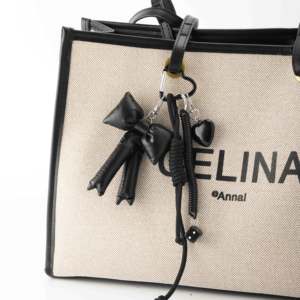 พวงกุญแจสไตล์โกธิคสุดเท่ห์ พร้อมจี้รูปโบว์สีดำ 3 มิติ ขนฟู ร้อยเชือกแบบปม ลูกเต๋า และตัวล็อคแบบหัวใจ - Product Image 3