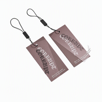 Étiquettes suspendues en carton noir de luxe 800 g/m² personnalisées en relief pour vêtements, écologiques – Idéales pour sacs et chaussures