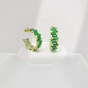 Pendientes de plata 925 personalizados, estilo casual, con esmeralda, de lujo, joyería fina, estilo vintage, con circonita cúbica verde, chapados en oro. - Product Image 1