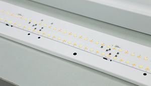 Plafond d'éclairage de salle de sport 8FT 3 CCT 40W 60W 120W Lampe <span class=keywords><strong>lin</strong></span>éaire à LED Plafond suspendu Lumière <span class=keywords><strong>lin</strong></span>éaire moderne pour atelier bureau - Product Image 4