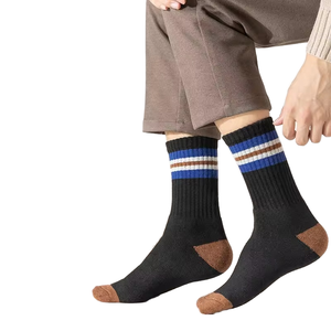 Chaussettes en laine épaisse d'hiver à rayures en gros pour hommes, chaussettes côtelées chaudes anti-salissures, ensemble de chaussettes de sport décontractées quotidiennes avec logo sur le corps - Product Image 4