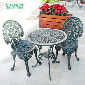 Set di Mobili da Esterno Sindom con <span class=keywords><strong>Tavolo</strong></span> Rotondo <span class=keywords><strong>e</strong></span> <span class=keywords><strong>Sedie</strong></span> in Alluminio, Design Europeo Unico - Product Image 4