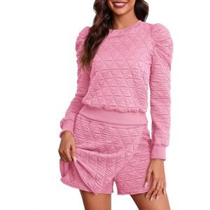 Fisoew Ensemble de détente 2 pièces pour femme, sweat-shirt matelassé à manches longues et jupe-short décontractée pour un confort à la maison - Product Image 1