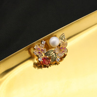 Broche en perles d'eau douce dorées pour la saison des fêtes, cadeau de Noël, cadeau de Nouvel An, bijou élégant pour amie et famille