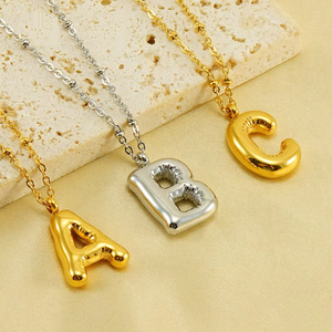Collier <span class=keywords><strong>Alphabet</strong></span> Anglais Bulle Européen et Américain en Gros pour Femmes, Nouveauté 2023, en Acier Inoxydable Électroplaqué Or 18K - Product Image 1