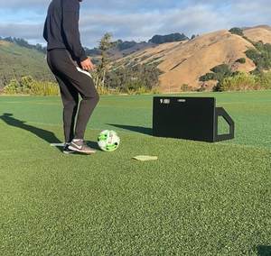 กระดานสะท้อนกลับฟุตบอลป้องกันการกระแทกที่ใช้เพื่อฝึกความแม่นยำในการเล่นฟุตบอล - Product Image 1