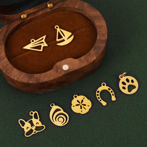 Amuletos de Vida Marina Dorados |   Colgantes de Acero Inoxidable con Baño de Oro PVD de 18K al por Mayor |   Impermeable, Hipoalergénico y Resistente al Deslustre - Product Image 6