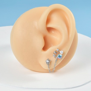 Orecchini a perno in <span class=keywords><strong>acciaio</strong></span> <span class=keywords><strong>chirurgico</strong></span> placcato oro con doppia catena e zirconi, a forma di fiore, luna e stella, alla moda, per trago, elice e lobo dell'orecchio, da donna - Product Image 4