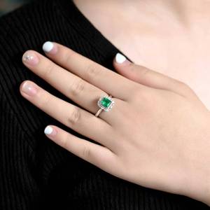 Anillo de Esmeralda Natural Muzo de Corte Esmeralda en Oro Blanco de 18K, Esmeralda Muzo de 1.29ct, 55 Diamantes, Doble Halo, Anillo de Compromiso para Mujer - Product Image 6