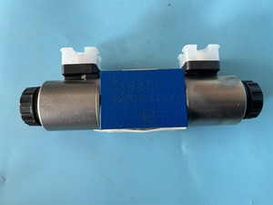 R900953654 4WRA6V30-2X/G24N9K4/V-589 วาล์วควบคุมทิศทางไฮดรอลิกแบบสัดส่วน NG6 315 บาร์ มีสินค้าในสต็อก จัดส่งรวดเร็ว - Product Image 4