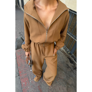 Ensemble de survêtement confortable en nylon coupe-vent avec capuche et détails latéraux imprimés, idéal pour l'hiver et le jogging, taille XL, marron - Product Image 5