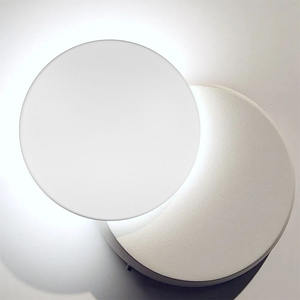 Lámpara exterior de 6W, 360lm, 5000K, IP54, blanca, ideal para iluminación de patios y espacios exteriores. - Product Image 2