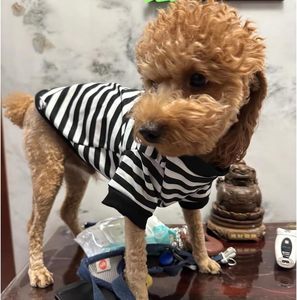 Abbigliamento per Animali Domestici Autunno/Inverno Maglione a Righe per Cani con Anello per Guinzaglio in Poliestere Design Festivo per Cani Piccoli e Cuccioli - Product Image 4