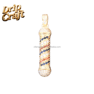 Collana con Ciondolo Cilindrico Stile Hiphop Barbershop, Gioiello Trendy in Rame con Accenti di Zirconi, Perfetto per Chi Ama la Parrucchiera - Product Image 2