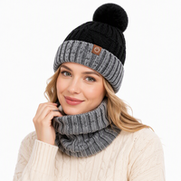 Bonnet en tricot côtelé en acrylique avec logo personnalisé, pompon et revers pliable, chaud pour l'hiver, idéal pour le ski et les activités de plein air pour femmes