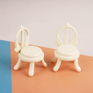 Casa <span class=keywords><strong>de</strong></span> muñecas en miniatura, sillas pequeñas realistas para la cocina y la sala <span class=keywords><strong>de</strong></span> estar, decoraciones para escenas <span class=keywords><strong>de</strong></span> juego <span class=keywords><strong>de</strong></span> simulación para niños - Product Image 2