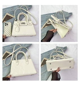 Sac fourre-tout structuré décontracté pour femme, style vintage moderne, inspiré des sacs à main texturés, avec fermoir à fermoirs, poignée supérieure et bandoulière amovible - Product Image 5