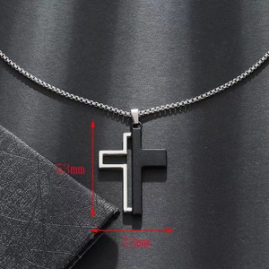 세련된 레트로 힙합 속이 빈 패턴 스테인리스 스틸 체인 남성용 데일리 웨어 개성 선물 크로스 펜던트 목걸이 - Product Image 5