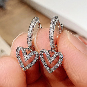 Orecchini Pendenti a Cuore Traforato per Donne, Accessori Dolci e Romantici per Uso Quotidiano e Regalo - Product Image 4