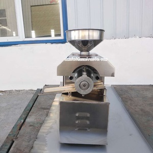 Máquina multifuncional de prensa de aceite de nueces <span class=keywords><strong>y</strong></span> semillas negras maquina de extracción de aceite - Product Image 2