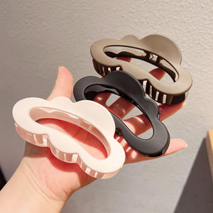 กิ๊บติดผมพลาสติกสีพื้นแบบด้านสำหรับผู้หญิง รูปทรงเมฆขนาดใหญ่ ดีไซน์โปร่งทันสมัย เหมาะสำหรับใช้ในชีวิตประจำวันสำหรับสาวๆ - Product Image 2