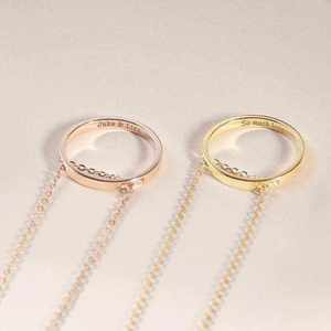 Minimalista de acero inoxidable círculo interior círculo grabado mensaje secreto dos agujeros deslizador anillo colgante collar - Product Image 5
