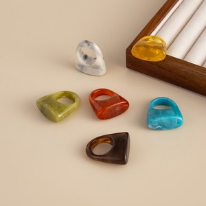 Mode coloré acrylique résine épais large anneaux <span class=keywords><strong>pour</strong></span> femmes Vintage lisse géométrique <span class=keywords><strong>bague</strong></span> bijoux - Product Image 2