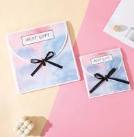 Enveloppes écologiques en papier perlé coloré sur mesure, avec pelliculage mat, pour cartes postales et liens en ruban, vente en gros d'usine