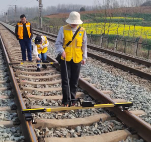 Outil de mesure numérique de rails, jauge de rail portable pour la mesure des voies ferrées - Product Image 1
