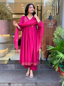 Women Chanderi <b>Silk</b> <b>Kurta</b> Pant Set With Dupatta Traditional Indian Ethnic Wear Ankle-Length Loose Fit Casual Style All Seasons - Product Image 5