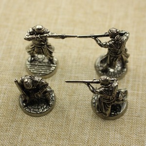 Figura Decorativa de Cobre Puro de un Samurái del Shogunato Japonés, Estilo Musquetero Antiguo, para Juegos de Mesa o Decoración de Automóviles (1 Pieza) - Product Image 3