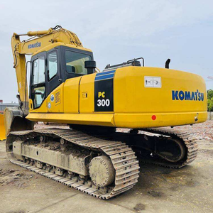 Excavadora de cadenas Komatsu PC300-8 usada, disponible ahora, con motor de 197 kW, adecuada para construcción y minería. - Product Image 2