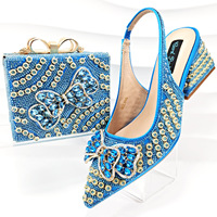 Chaussures de mariée bleues pour femmes à talon carré et bride arrière, avec sac à main assorti, pour soirées et événements, ornées de pierres, toutes saisons