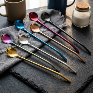 Juego de 6 cucharas de bar de metal modernas, agitadores de cócteles reutilizables de colores arcoíris - Product Image 4