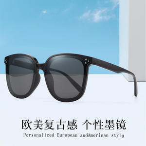 Nuevas Gafas de Sol Unisex de Moda con Lentes de PC Polarizadas UV400, Montura Negra Tipo 3, para Uso en Exteriores - Product Image 4