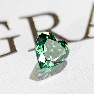 มอสซาไนต์สีเขียวทรงหัวใจบดละเอียดคุณภาพเยี่ยม ได้รับการรับรอง GRA สำหรับงานจิวเวลรี่ชั้นดี สีเขียวมรกต - Product Image 1