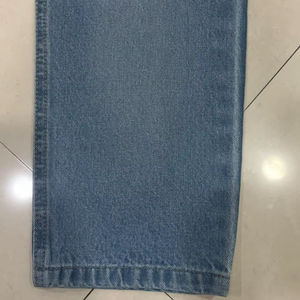 Tissu en denim uni bleu clair délavé résistant à l'abrasion, en acrylique de qualité supérieure, idéal pour la confection de blazers, costumes et tenues décontractées - Product Image 1